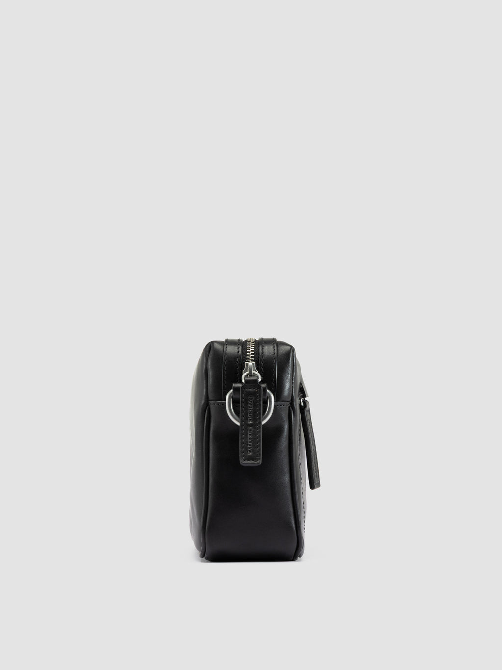QUENTIN 025 - Black Leather Pouch Bag - image OCBENNI25TUCS31000TU0 - 4