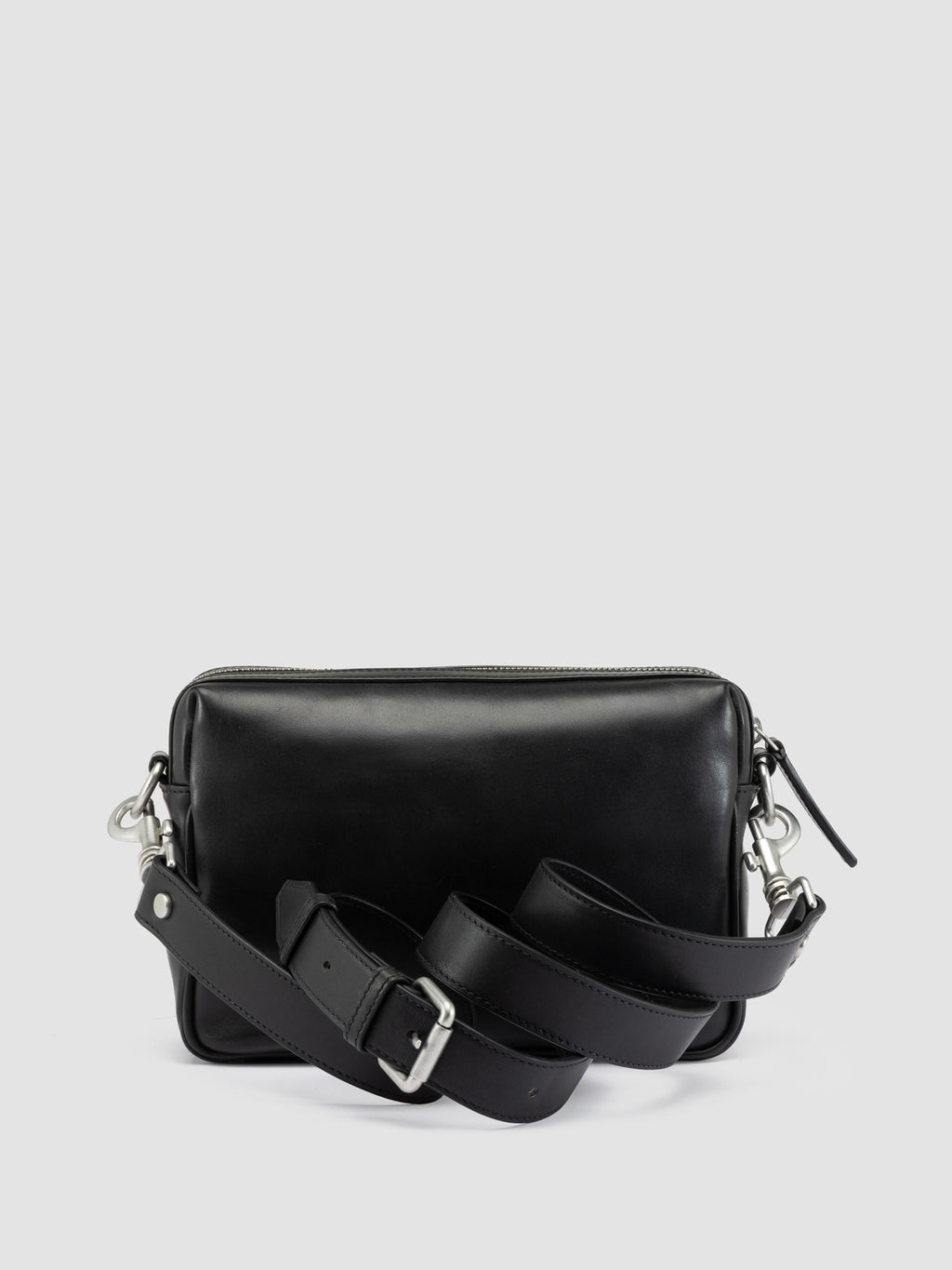 QUENTIN 025 - Black Leather Pouch Bag - image OCBENNI25TUCS31000TU0 - 5