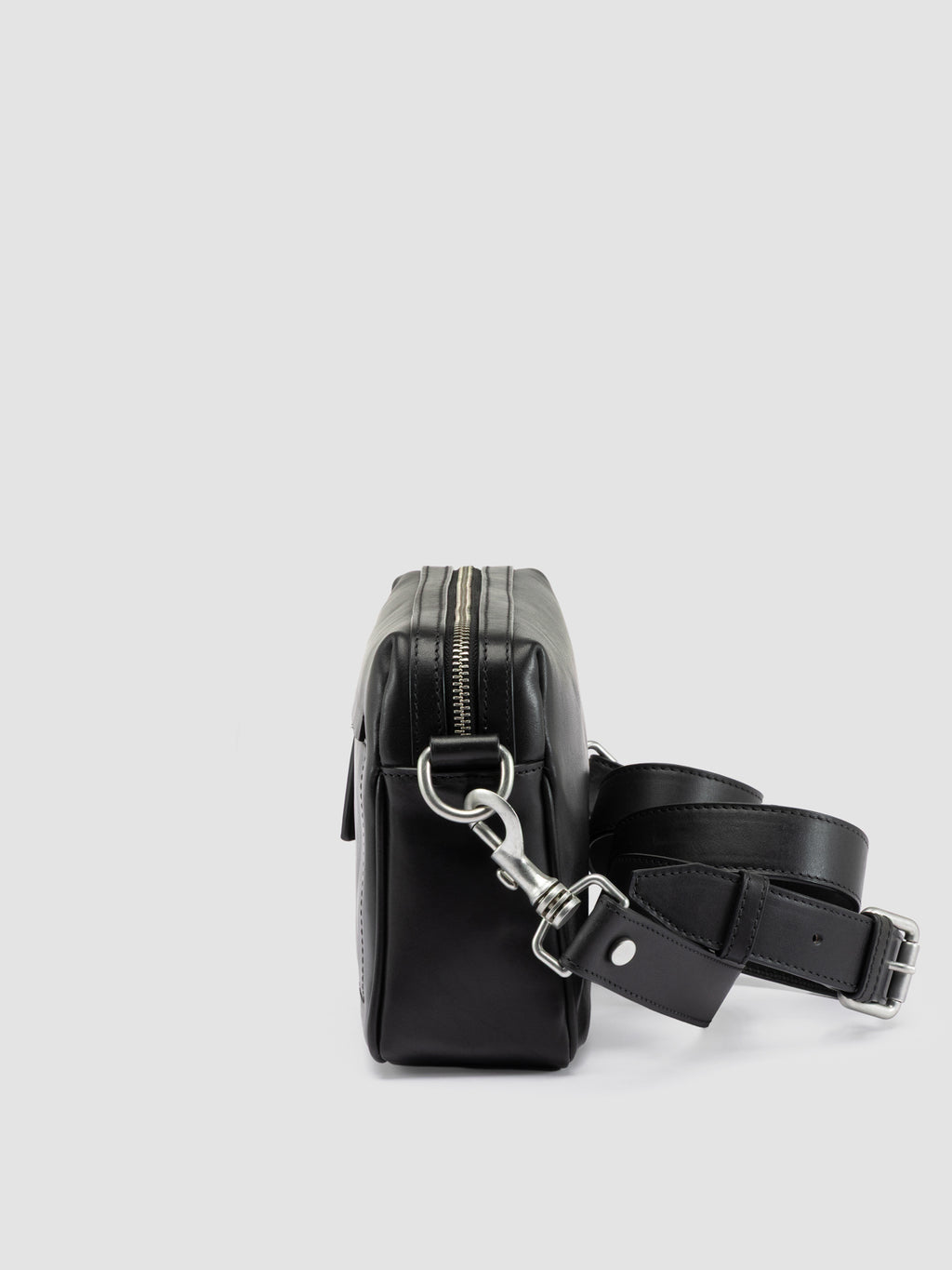 QUENTIN 025 - Black Leather Pouch Bag - image OCBENNI25TUCS31000TU0 - 6