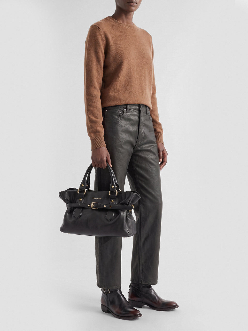 MEG 002 - Schwarze Henkeltasche aus Leder