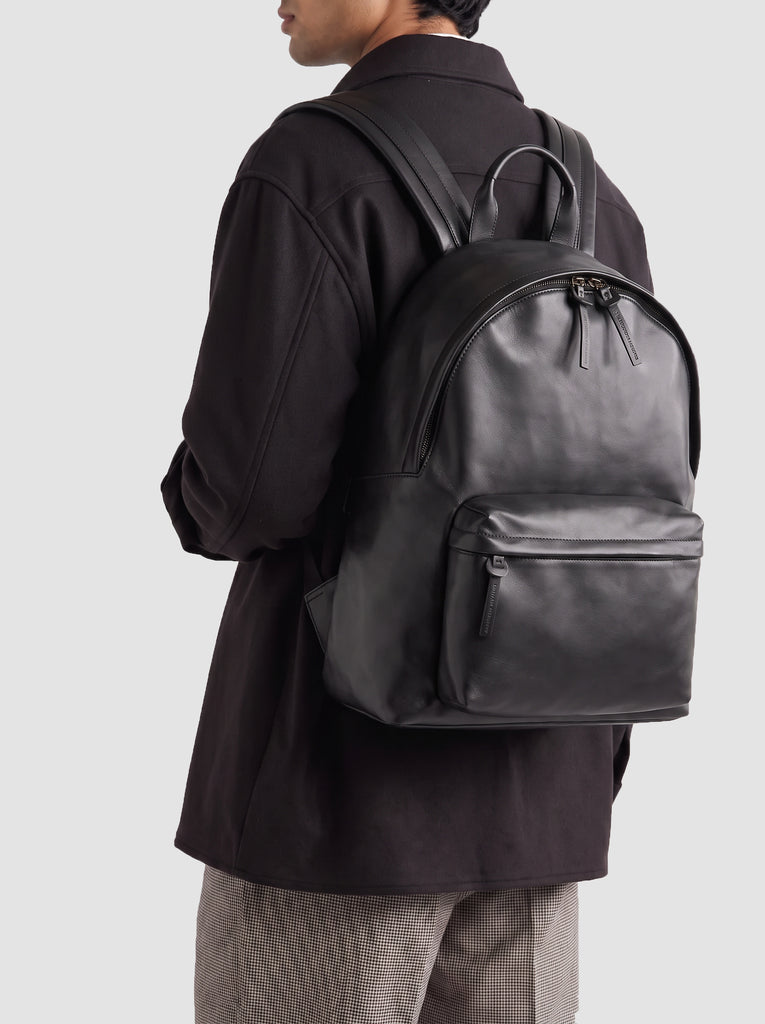 OC PACK 001 - Schwarzer Lederrucksack