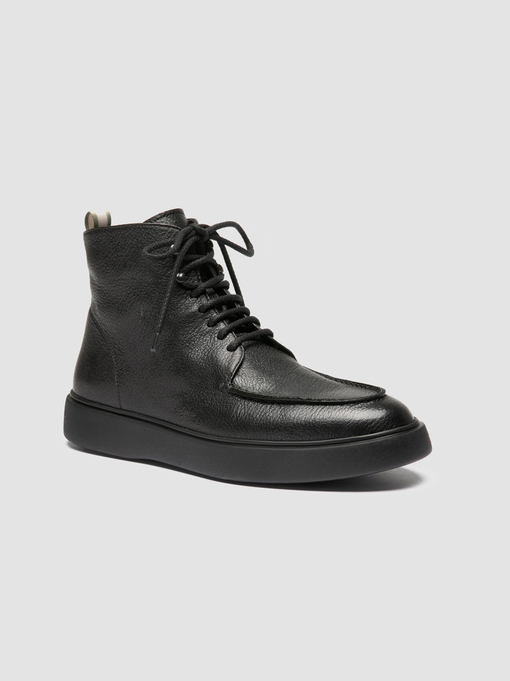 FRAME 004 - Schwarze Schnürstiefel aus Leder