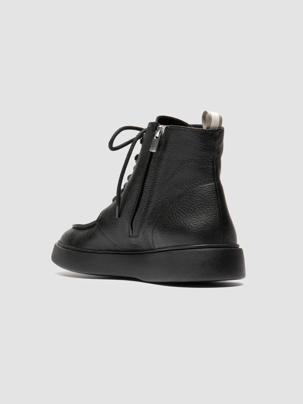 FRAME 004 - Schwarze Schnürstiefel aus Leder