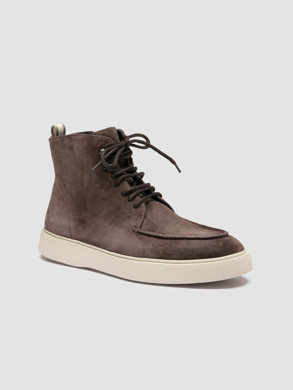 FRAME 004 - Braune Schnürstiefel aus Wildleder