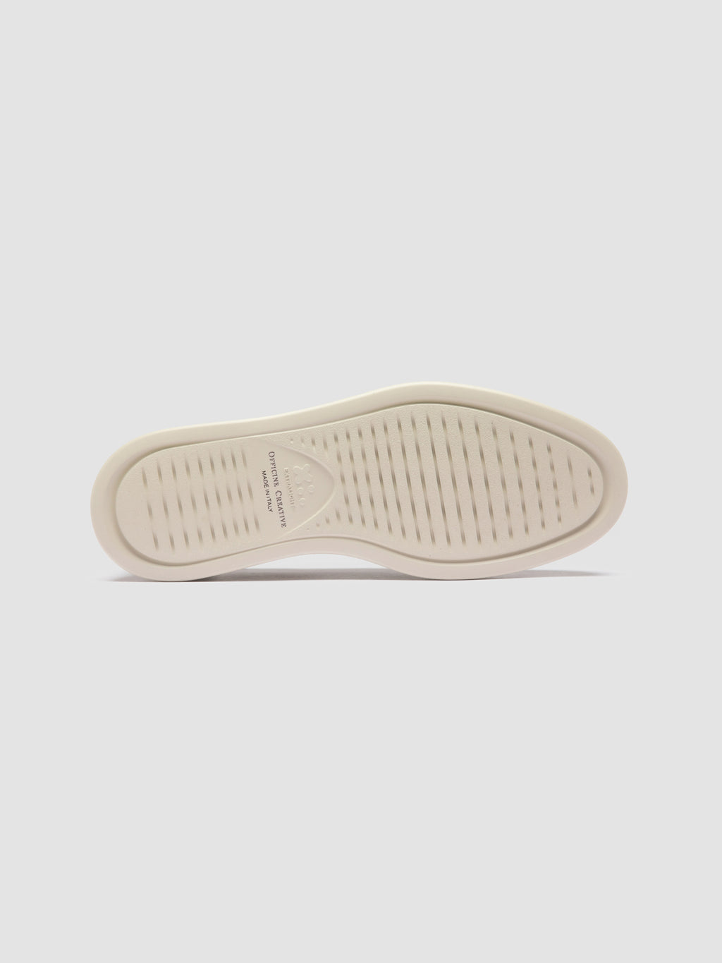 FRAME 018 - Taupefarbene Bootsschuhe aus Wildleder - image OCUFRAM018LIC26LEAD415 - 5